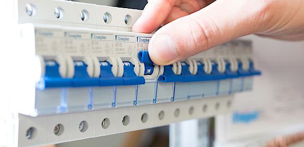 Schalt­schrank­bau bei Elektro Nußhart GmbH in Grasbrunn/Neukeferloh